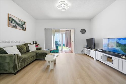 2 Simonton Cir, Weston, FL, 33326-1187 | Card Image