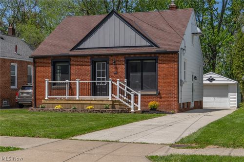 37 Arlington Cir, Wickliffe, OH, 44092-1974 | Card Image