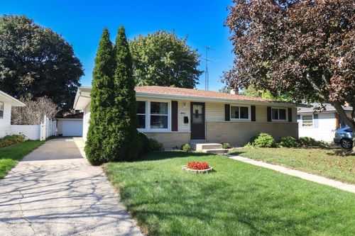 8544 32nd Avenue, Kenosha, WI, 53142 | Card Image