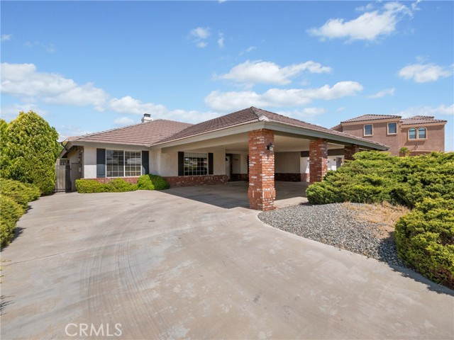 Iwa Rd, Apple Valley, CA 92307