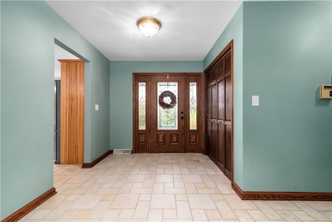 Wide entry welcomes and guest | Image 6