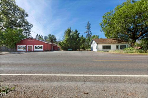 8622 E Evans Creek Rd, Rogue River, OR, 97537-6660 | Card Image