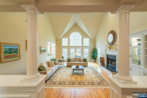 5 Julia Ct, Boonton, NJ, 07005-9049 | Card Image