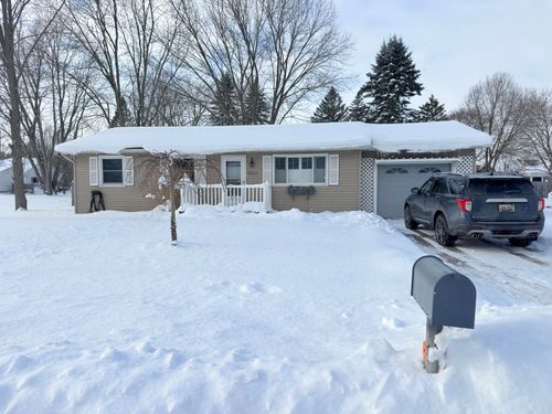 620 Glenn St, Reed City, MI, 49677-9739 | Card Image