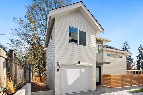 808 34th Ave, Seattle, WA, 98122-5134 | Card Image