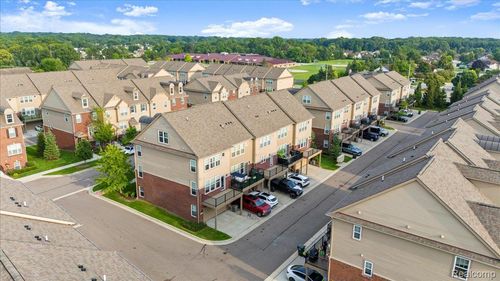 2653 Helmsdale Cir, Rochester Hills, MI, 48307-4296 | Card Image