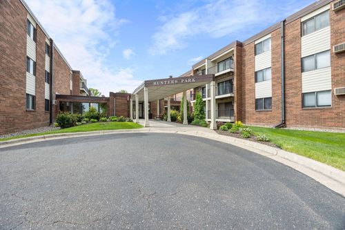 212-4 Pine Tree Dr, Arden Hills, MN, 55112-3777 | Card Image