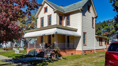 606 W Colonial Ave, Elizabeth City, NC, 27909-4218 | Card Image