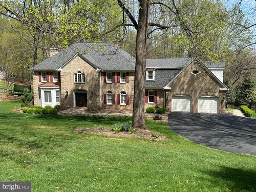5828 Hunton Wood Dr, Broad Run, VA, 20137-9613 | Card Image