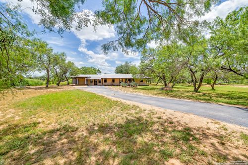 31 Indian Sunset Dr, Lytle, TX, 78052-3711 | Card Image