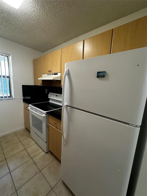 201-7220 Nw 179th St, Hialeah, FL, 33015-5498 | Card Image
