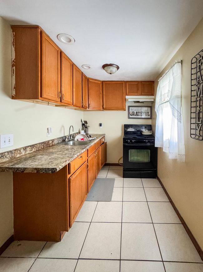Kitchen | Image 11