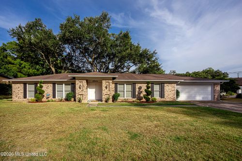 13017 Hanover Dr, Ocean Springs, MS, 39564-2616 | Card Image