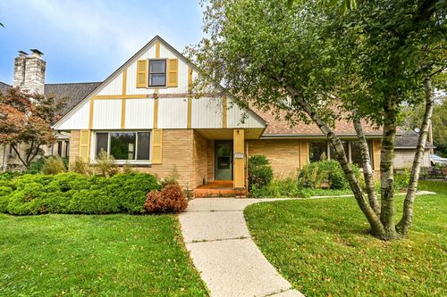 2020 N Menomonee River Pkwy, Wauwatosa, WI, 53226-2617 | Card Image