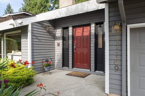 11769 Summit Cres, House with 4 bedrooms, 3 bathrooms and 4 parking in Delta BC | Card Image