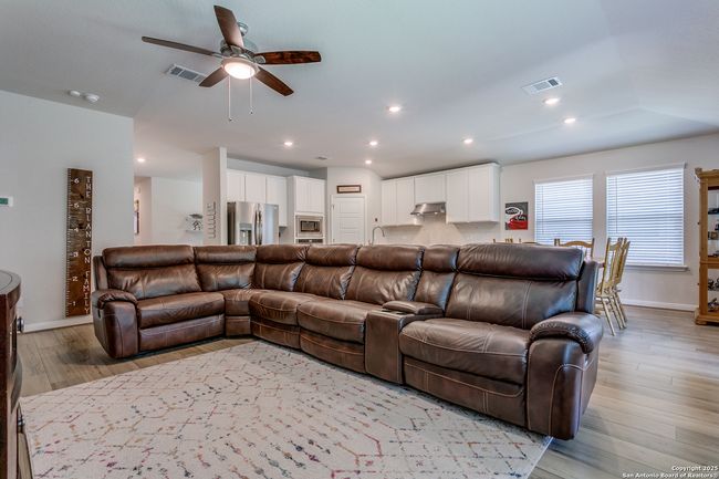434 Shelton Pass, House other with 4 bedrooms, 3 bathrooms and null parking in Cibolo TX | Image 7