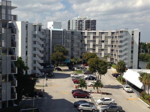 apt-116-3475 N Country Club Dr, Aventura, FL, 33180-1724 | Card Image