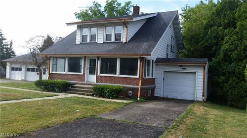 16117 E High St, Middlefield, OH, 44062-9401 | Card Image