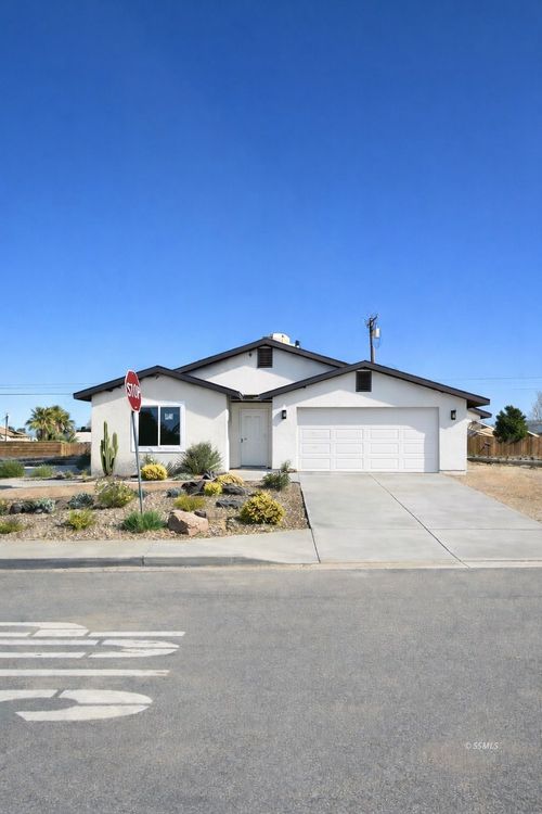 1216 Sims St, Ridgecrest, CA, 93555-8823 | Card Image