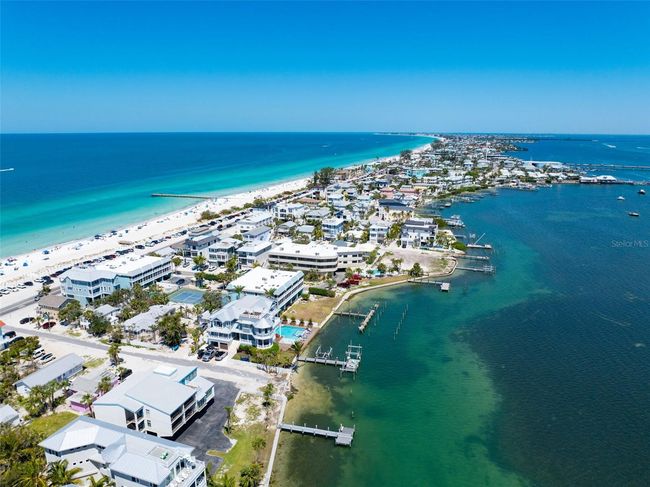 14 - 901 Gulf Dr S, Condo with 2 bedrooms, 2 bathrooms and null parking in Bradenton Beach FL | Image 47