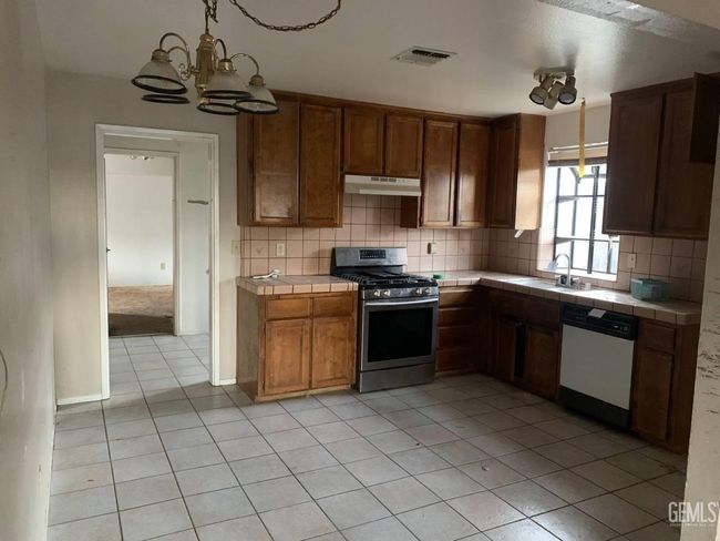 21653 Golden Hills Blvd, House other with 3 bedrooms, 2 bathrooms and null parking in Tehachapi CA | Image 5