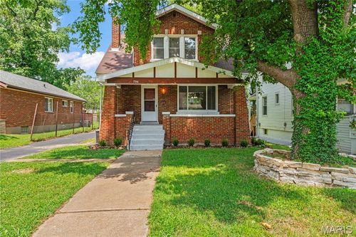 7241 Saint Andrews Pl, Glen Echo Pk, MO, 63121-5028 | Card Image