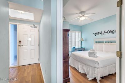 Entry/Guest Bedroom | Image 3