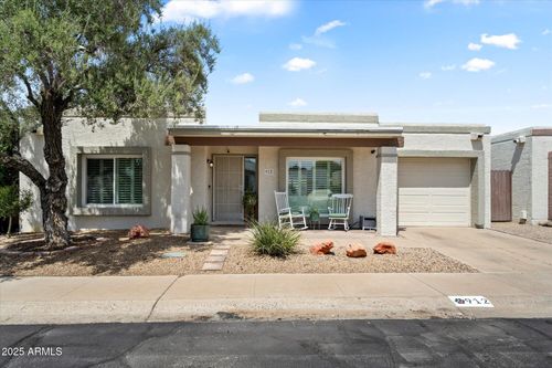 912 E Michelle Dr, Phoenix, AZ, 85022-6045 | Card Image