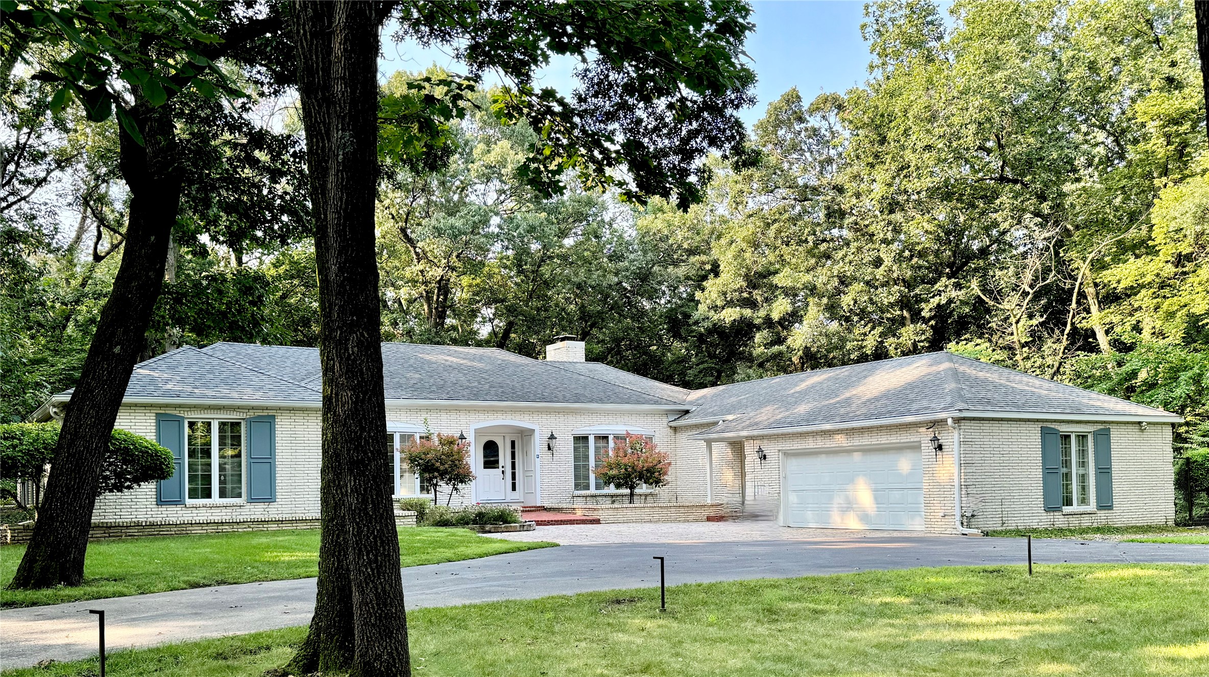 Oak Brook Dr, Urbandale, IA 50323