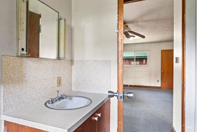 206 E 2 Nd Ave, House other with 2 bedrooms, 2 bathrooms and 1 parking in Clark Fork ID | Image 20