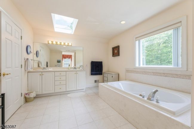 42 Stephens Mill Rd, House other with 4 bedrooms, 3 bathrooms and null parking in Hackettstown NJ | Image 20
