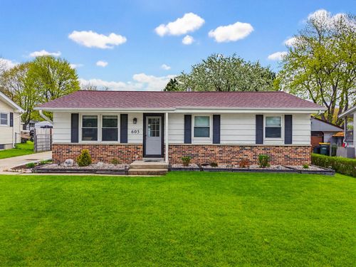 605 Victoria Street, West Bend, WI, 53090 | Card Image