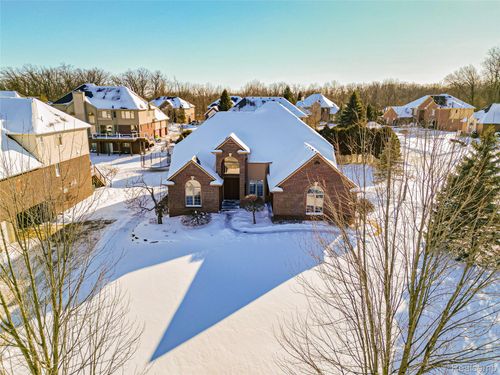 7364 Essex Dr, West Bloomfield, MI, 48322-1140 | Card Image