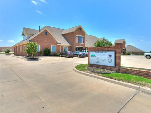 1703 Professional Cir, Yukon, OK, 73099-6496 | Card Image