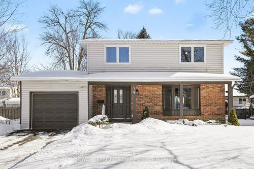 19 Chanonhouse Dr, Richmond, ON, K0A2Z0 | Card Image