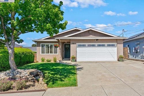 17899 Apricot Way, Castro Valley, CA, 94546-2324 | Card Image