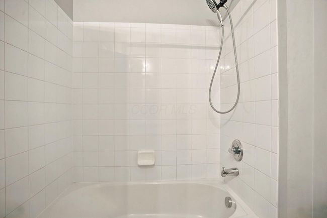 6214 Brickside Dr, Condo with 2 bedrooms, 2 bathrooms and null parking in New Albany OH | Image 26