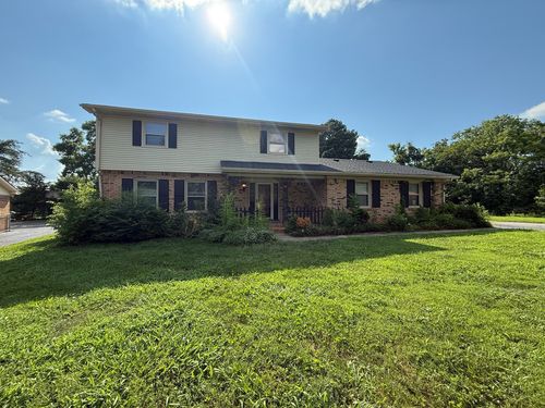 111 Woodmont Dr, Hopkinsville, KY, 42240-3952 | Card Image