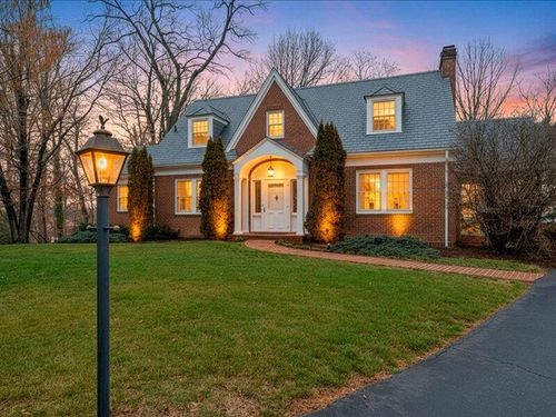 3515 Windsor Oaks Cir Sw, Roanoke, VA, 24018-1329 | Card Image