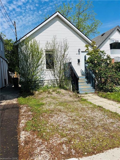 218 E 8th St, Hamilton, ON, L9A3L8 | Card Image