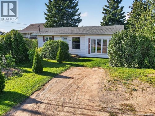 494 Greenwood Dr, House with 2 bedrooms, 2 bathrooms and null parking in Shediac NB | Card Image