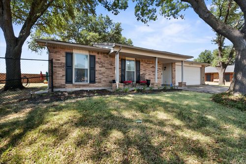 329 E Crossland Blvd, Grand Prairie, TX, 75052-6606 | Card Image