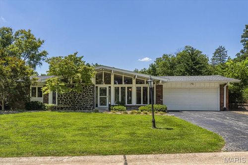34 Oakland Hills Dr, Chesterfield, MO, 63017-3247 | Card Image