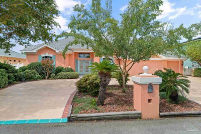 1129 Seabreeze Ln, House other with 3 bedrooms, 2 bathrooms and 3 parking in Gulf Breeze FL | Image 2