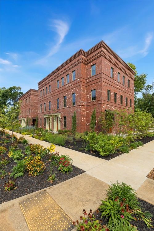 300 Nw 5th St, Bentonville, AR, 72712-4706 | Card Image