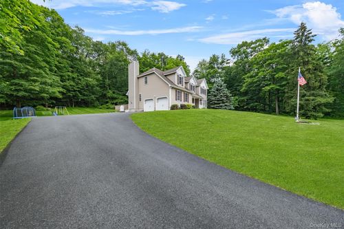 2 Southeast Ct, Wallkill, NY, 12589-5700 | Card Image