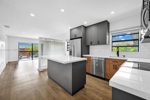 7-6215 W 24th Ave, Hialeah, FL, 33016-6950 | Card Image