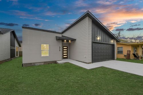 319 E Gulf St, Baytown, TX, 77520-5213 | Card Image