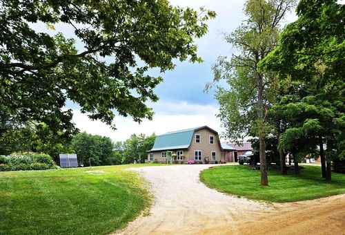 8810 Nashville Hwy, Vermontville, MI, 49096-9539 | Card Image