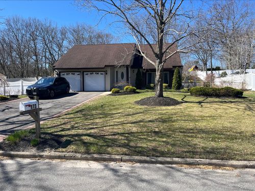 173 Sequoia Dr, Coram, NY, 11727-2054 | Card Image
